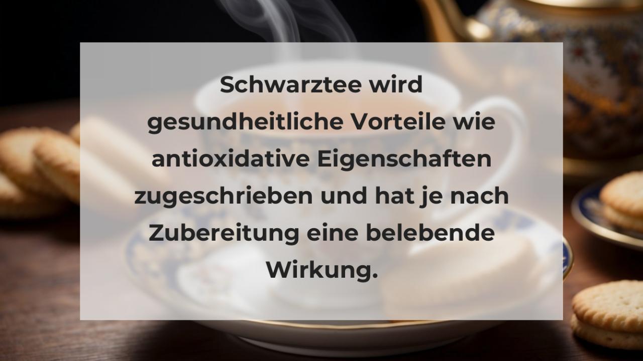 Schwarztee wird gesundheitliche Vorteile wie antioxidative Eigenschaften zugeschrieben und hat je nach Zubereitung eine belebende Wirkung.